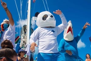 Día completo de navegación en lujoso catamarán a Isla Mujeres