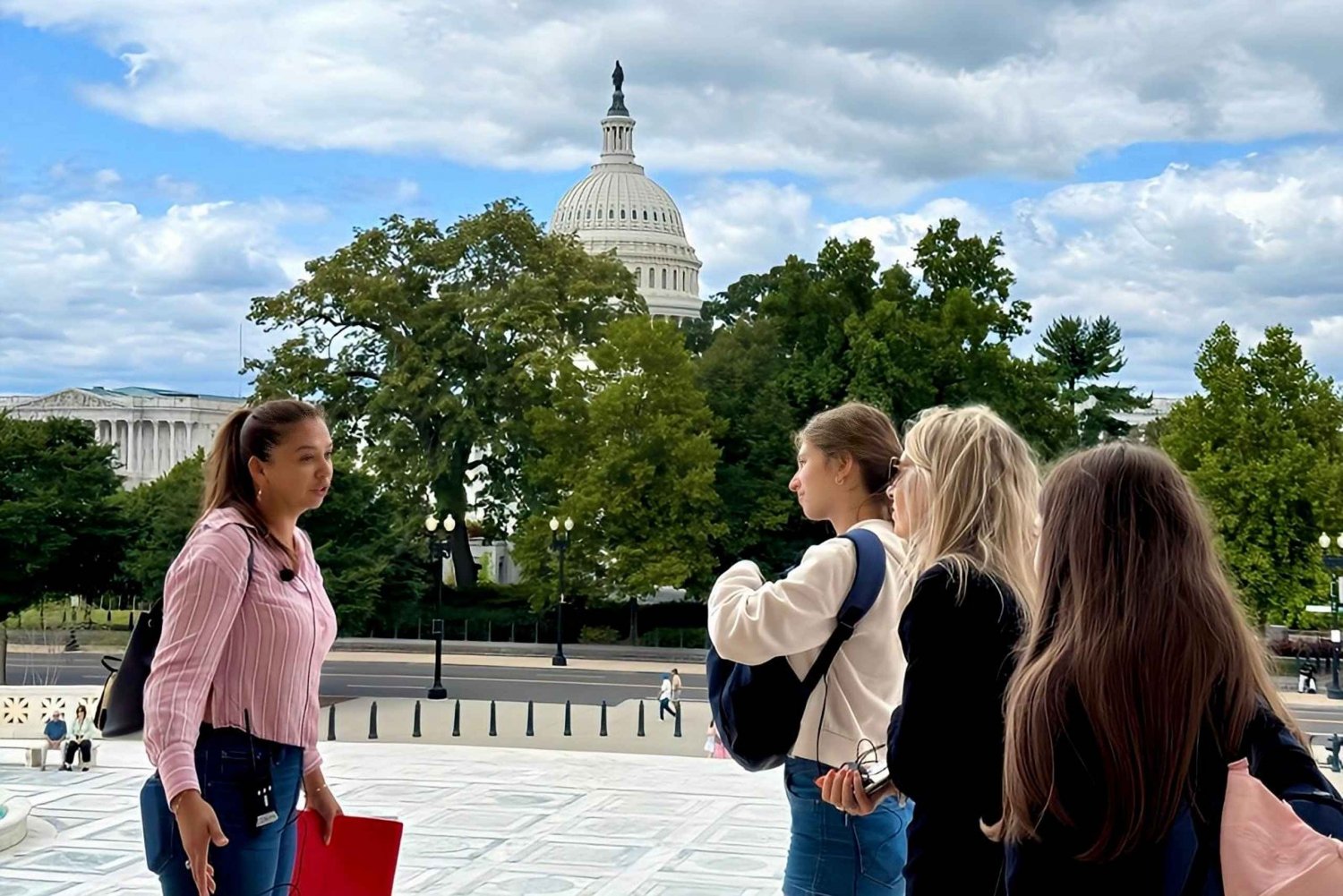 Guided tour visit inside the Capitol and the Library of Congress.