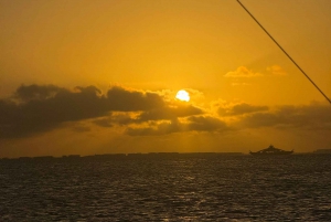 Crucero privado al atardecer y snorkel por la bahía de Isla Mujeres