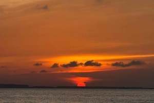 Crucero privado al atardecer y snorkel por la bahía de Isla Mujeres