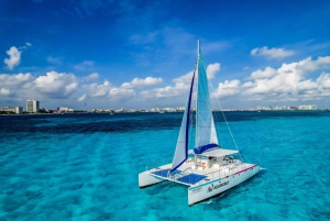 Isla Mujeres: Catamaran with Open Bar, Snorkeling and Lunch