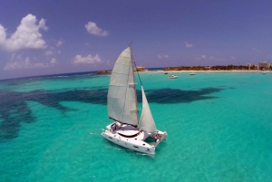 Isla Mujeres: Catamaran with Open Bar, Snorkeling and Lunch