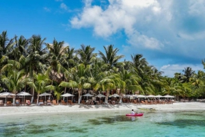 Isla Mujeres: Catamarán con Barra Libre, Snorkel y Comida