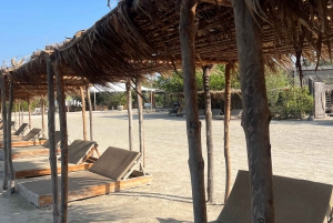 Club de playa Isla Tierra Bomba: Pase de un día con comida típica