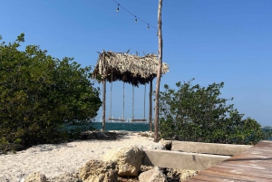 Club de playa Isla Tierra Bomba: Pase de un día con comida típica