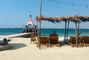 Club de playa Isla Tierra Bomba: Pase de un día con comida típica