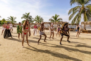 Club de playa Isla Tierra Bomba: Pase de un día con comida típica