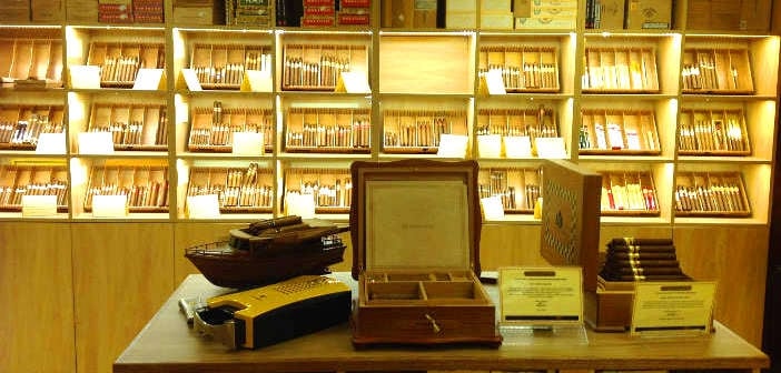 Buying cigars in Cuba