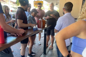 Paseo de compras por la Pequeña Habana con aperitivos y sorbos