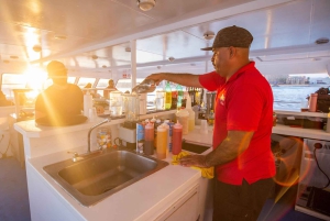 Los Cabos: Sunset Dinner Cruise with Transportation