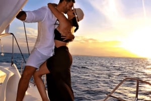 Luxury Sunset Sailing in Cancun and Riviera Maya + Open Bar