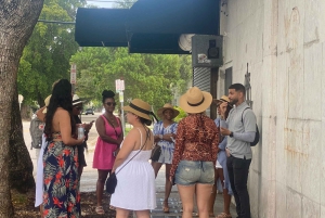 Miami: Calle Ocho Coffee and Cigar Walking Tour with Cruise