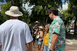 Miami: Calle Ocho Coffee and Cigar Walking Tour with Cruise