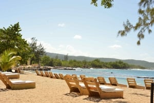 Ocho Rios: Bamboo Beach Club VIP Pass with Lunch and Drinks