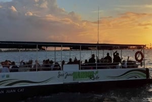 San Juan: Crucero al atardecer por el Viejo San Juan con bebidas y traslado