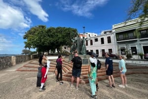 Old San Juan: Walking Tour with Shopping and Hotel Transfer