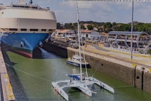 Panama City: Historic District and Canal Tour with Transfer