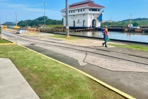 Panama: Half-Day City Tour and Panama Canal