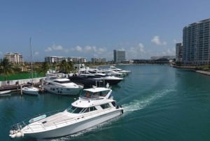 Playa Mujeres: Private Yacht Rental - 4-hour SR55H4