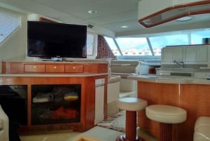 Playa Mujeres: Private Yacht Rental - 4-hour SR55H4