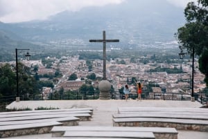 Tour privado con joyas históricas y emociones en quad en Antigua