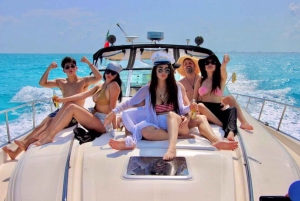 Yate privado en Cancún para un máximo de 15 personas