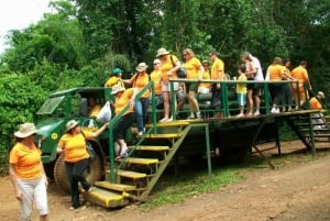 Puerto Iguazú: Iguazu Falls Trip with Jeep Tour & Boat Ride