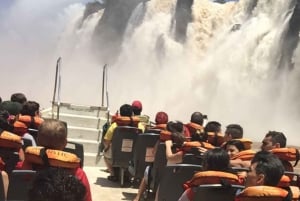 Puerto Iguazú: Iguazu Falls Trip with Jeep Tour & Boat Ride