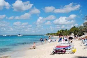 Punta Cana: Catalina Snorkeling & Altos de Chavón Day Trip