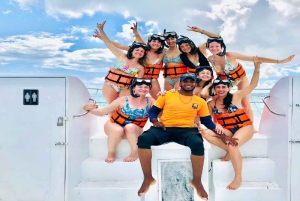 Punta Cana: Catamaran Cruise with Snorkeling & Drinks