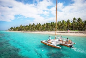 Punta Cana: Catamaran Tour with Food, Drinks, and Snorkeling
