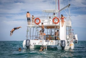 Punta Cana: Catamaran Tour with Food, Drinks, and Snorkeling