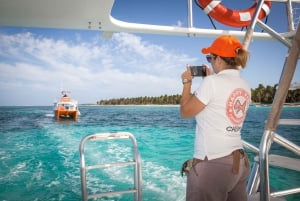 Punta Cana: Catamaran Tour with Food, Drinks, and Snorkeling