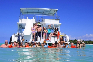 Punta Cana: Catamaran Tour with Reef Snorkeling and Open Bar