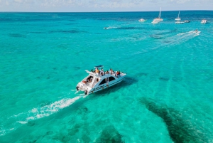 Punta Cana: Catamaran Tour with Reef Snorkeling and Open Bar