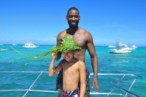 Punta Cana: Catamaran Tour with Reef Snorkeling and Open Bar