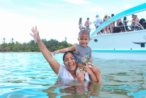 Punta Cana: Catamaran Tour with Reef Snorkeling and Open Bar