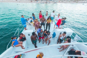Punta Cana: Catamaran Tour with Reef Snorkeling and Open Bar