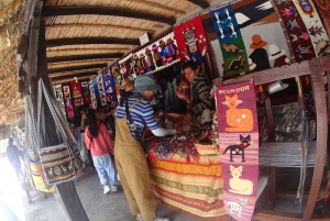 Quito: Casco Antiguo y Vuelta a la Mitad del Mundo.