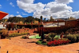 Cuenca - Baños: Relajantes Piscinas Termales y Balneario