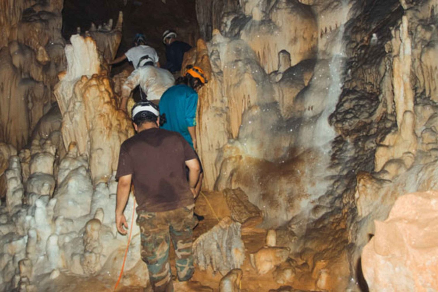 San Ignacio: Crystal Cave & Blue Hole National Park + Lunch