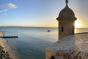 San Juan: Tour a pie por el casco antiguo al atardecer