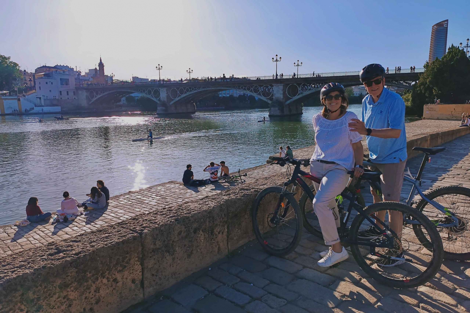 Tour Privado en bici con Visita Guiada Alcázar sin ticket de entrada