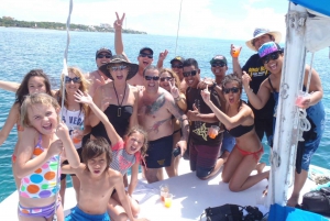 Tour to isla mujeres sailing in a catamaran open bar