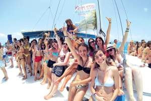 Tour to isla mujeres sailing in a catamaran open bar