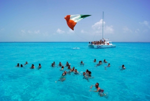 Tour to isla mujeres sailing in a catamaran open bar