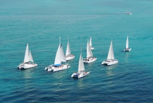 Tour to isla mujeres sailing in a catamaran open bar