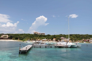 Excursión a isla mujeres navegando en catamarán barra libre