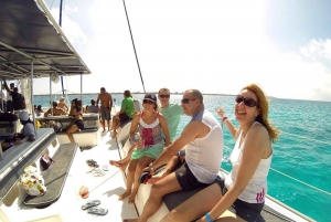 Tour to isla mujeres sailing in a catamaran open bar