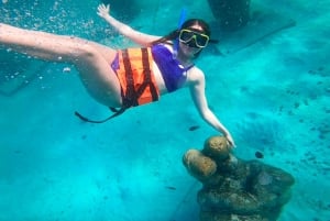 Aventura en catamarán a Isla Mujeres! snorkel y comida